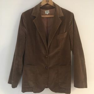 Soft, cotton, polyester blazer.